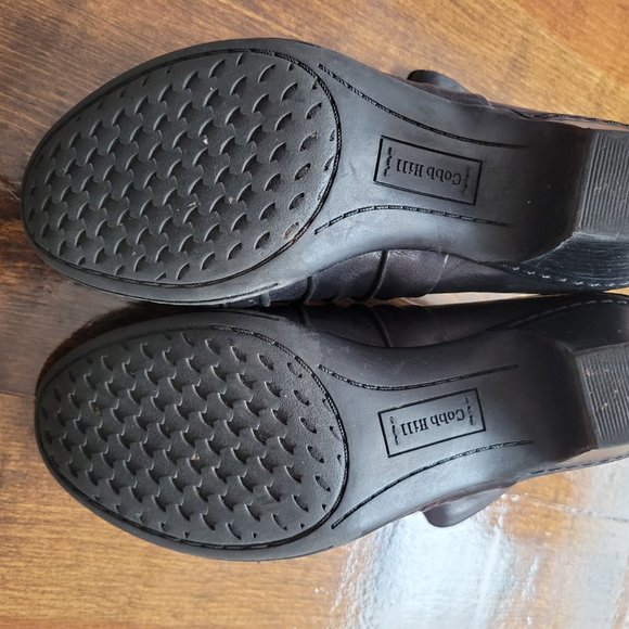 Cobb Hill Black leather ankle boots 7 W - Picture 3 of 5